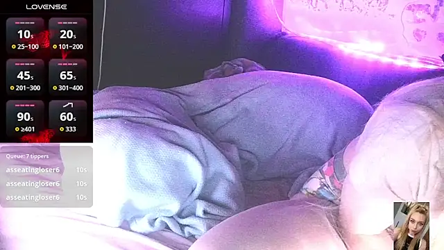 Blondiewithanass