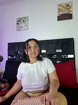 sussysunny_ (F young) - 🍒 Put cream in my boobs + play
