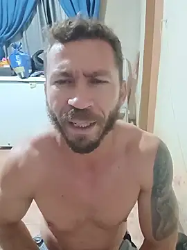 RobertoLuiz84 Live Webcam on Stripchat