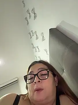 antonella_violeta_ (F mature) - SHOW PUSSY DOGGY