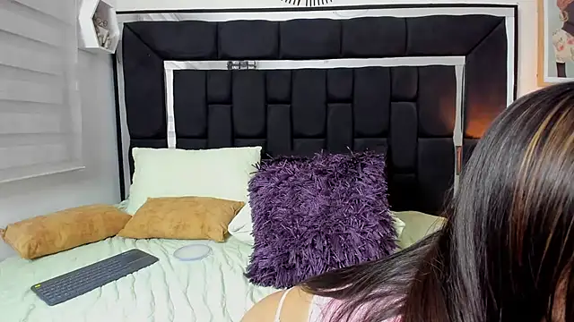 tiana_moon (F young) - SHOW  TITS