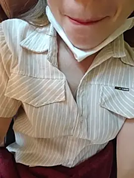 baby-linh (F milf) - Take off bra in the bus