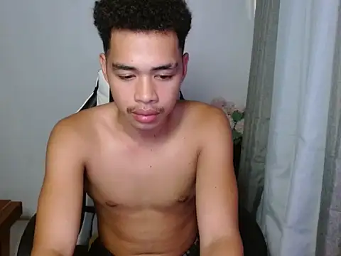 curlyasian_njxx