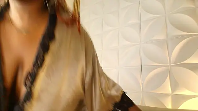 justnala_ (F young) - Show without bra (braless)