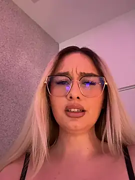 mollyxxx - Mollyxxx's free webcam - UK Sex Cams
