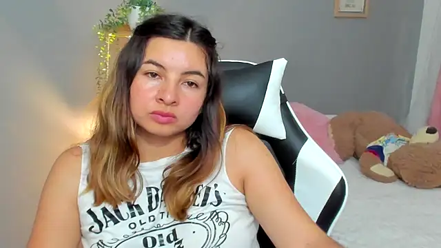 __emma__11__lecat_ - __Emma__11__Lecat_'s free webcam - UK Sex Cams
