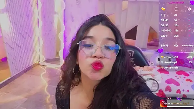 mariana_tay1 - MARIANA_TAY1's free webcam - UK Sex Cams