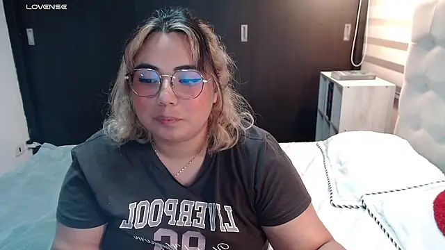 yinibelle - YiniBelle's free webcam - UK Sex Cams