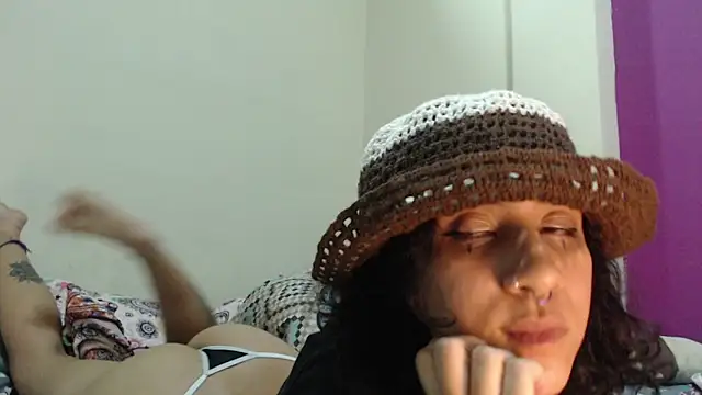 alinawoolf_ (F young) - SHOW UNDERWARE