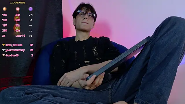 lui_x_dust (M twink) - play with oil