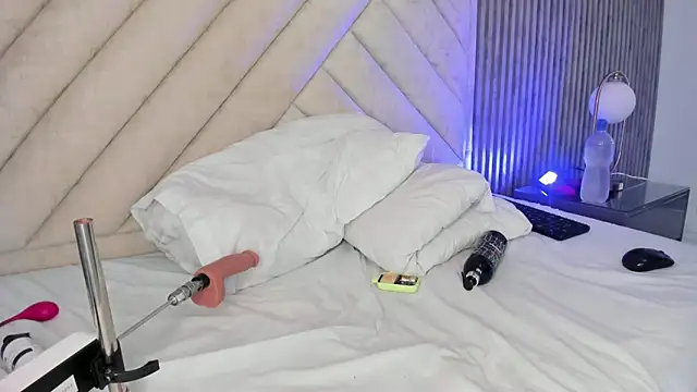 sarahrizof (F young) - 😈Plug anal😈