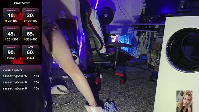 blondiewithanass (F young) - double penetration