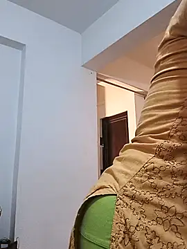 DIRTYSECRET_QUEEN_07
