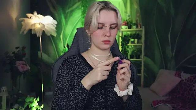 bethanycloud (F young) - SEXY BELLY DANCE🐍