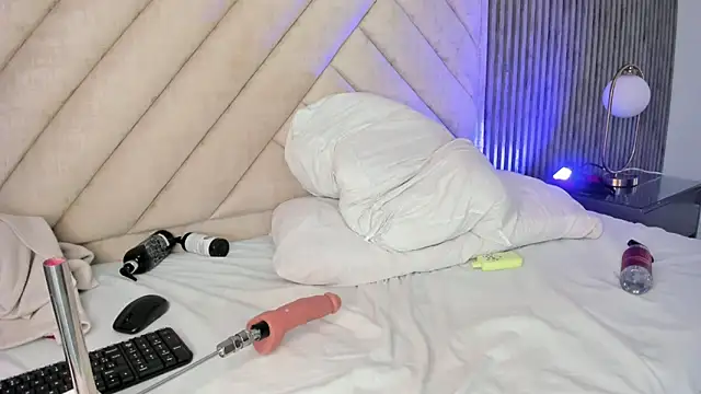 sarahrizof (F young) - 😈Plug anal😈