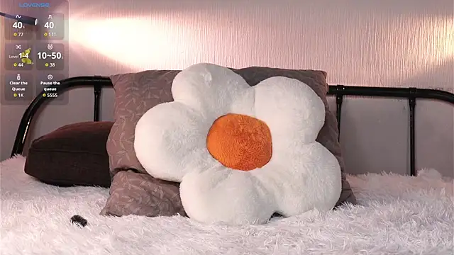 cherlyguss (F teen) - suck fingers and look at you
