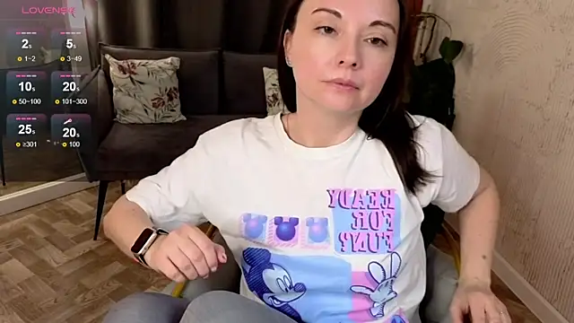 harmoni_love (F milf) - take off top