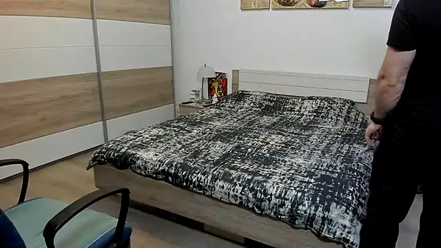 robbyshawz (Ask my age) - Get me naked and playing with my cock!