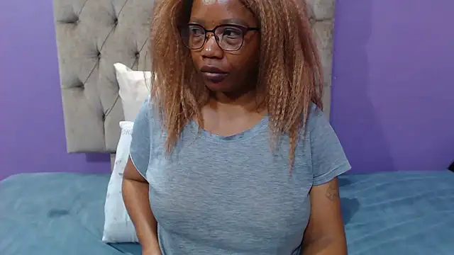 peachass4uu (F milf) - open pussy
