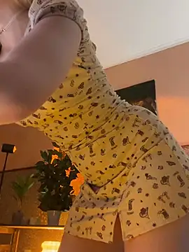 scarletmarnei - ScarletMarnei's free webcam - UK Sex Cams