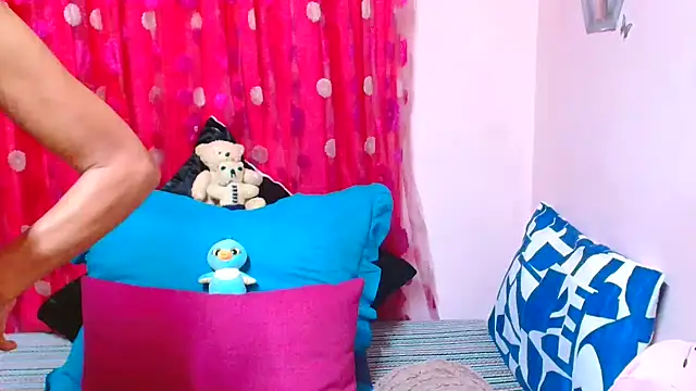 sluttyroxy - SLUTTYROXY's free webcam - UK Sex Cams