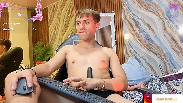 evan_tay (M twink) - deep Throat
