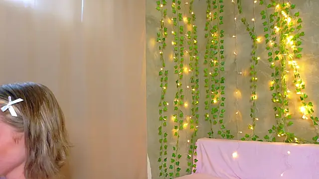 llovelymia - LlovelyMia's free webcam - UK Sex Cams
