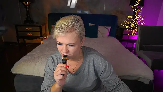 crystalvibe - CrystalVibe's free webcam - UK Sex Cams