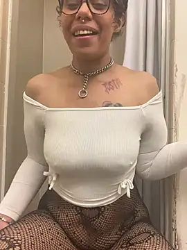 Desirae_Luciano