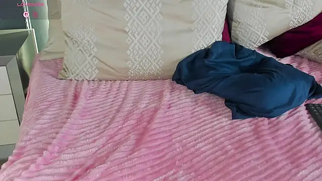 MiaKay1 live sex cam