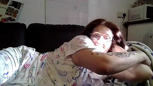 rubyyrosee (F mature) - Show me your feet,Ruby