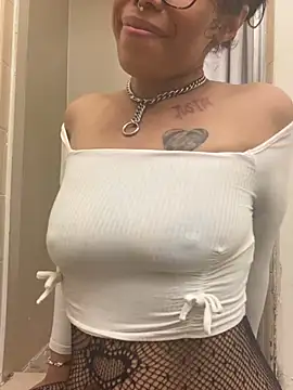 Desirae_Luciano