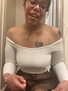 Desirae_Luciano