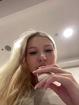  Kiss_Auroraa chat room
