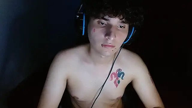 suggarboy69 - Suggarboy69's free webcam - UK Sex Cams