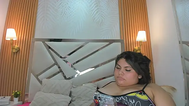 Eimy_Curvy