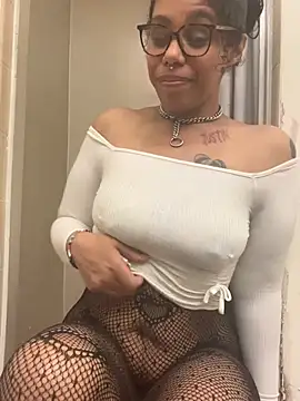 Desirae_Luciano