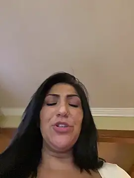  LittleMissEeve chat room