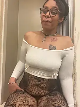 Preview of desirae_luciano