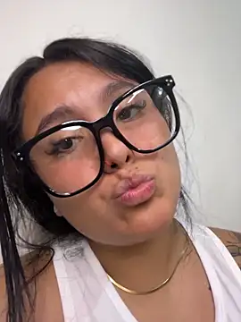 -Mellani- Live Webcam on Stripchat
