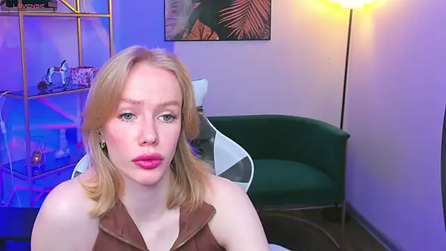 poly_sweet (F young) - Doggy on sofa