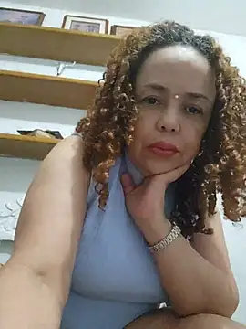 badmicaela1 (F mature) - Off shirt flas pussy
