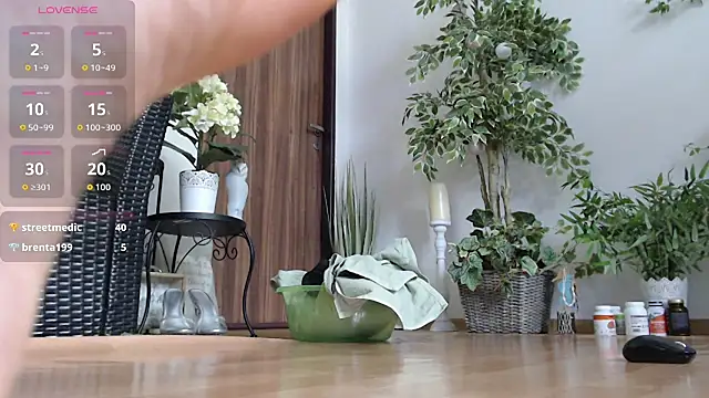 Squirtmania live sex cam