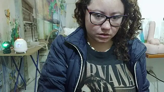 curly_greeneyed