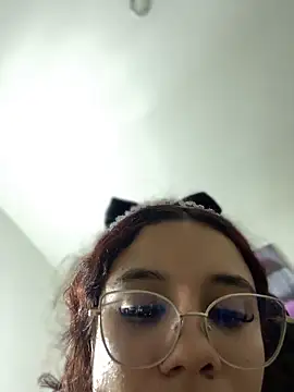 kitty914 (F milf) - spank ass for 1 min