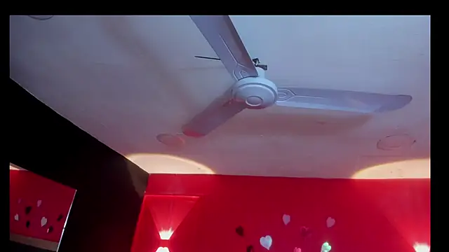 yayahilton - YayaHilton's free webcam - UK Sex Cams