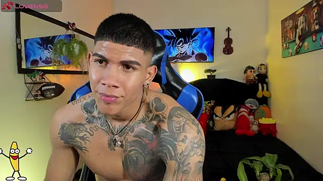 damian_latinxxx - Damian_latinxxx's free webcam - UK Sex Cams