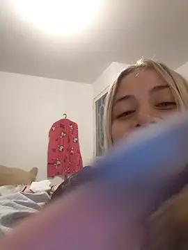 sofigirlgold webcam stripchat model stream image