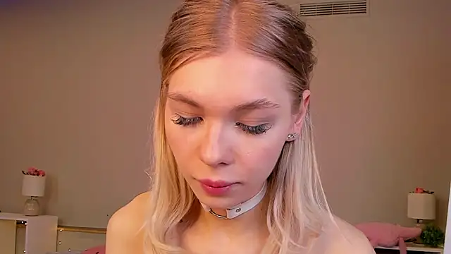 Iveniea - Trans webcam sex chat