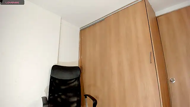 Nicol_ofi24's live cam